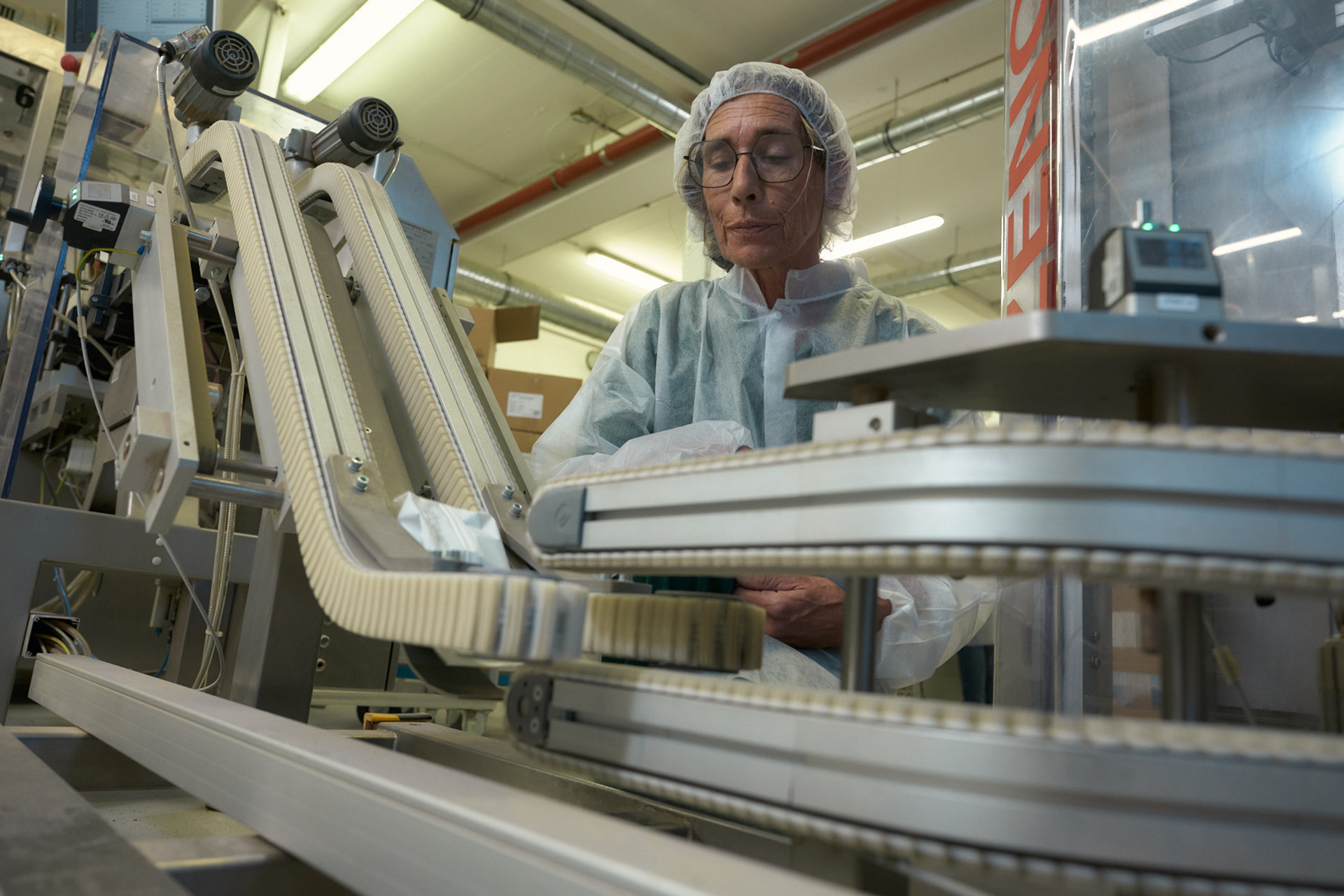 Unsere Maschinen und Förderbänder stehen nur am Wochenende still - da ruht die Tee-Produktion