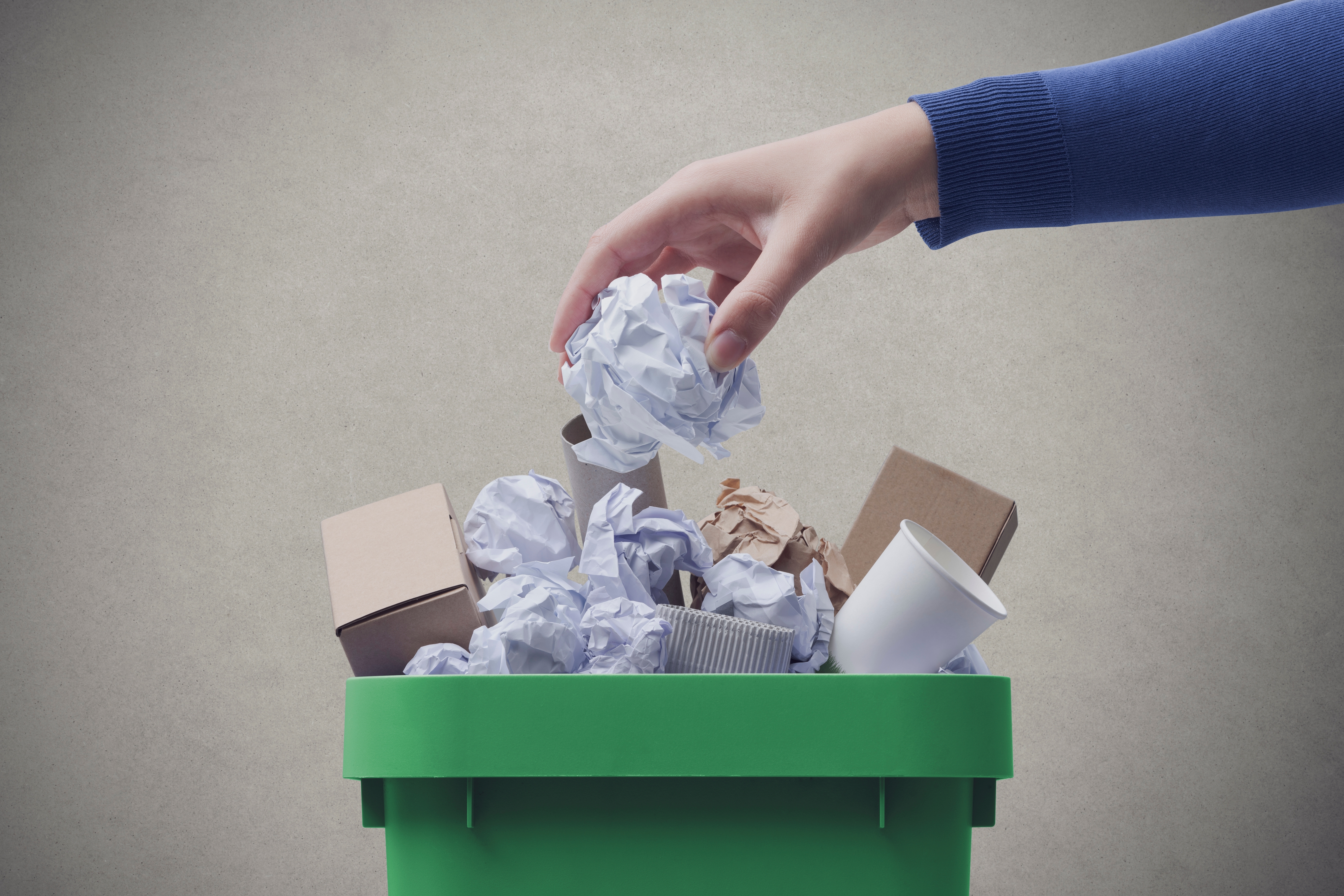 Dass Papier separat gesammelt werden soll, darüber ist man sich
einig - nur über die Farbe der Ton…
Dass Papier separat gesammelt werden soll, darüber ist man sich
einig - nur über die Farbe der Ton…